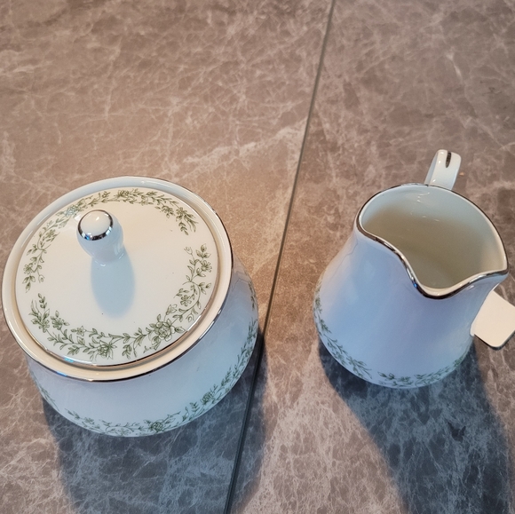 Mikasa Creamer & Sugar Bowl Set - Picture 3 of 6